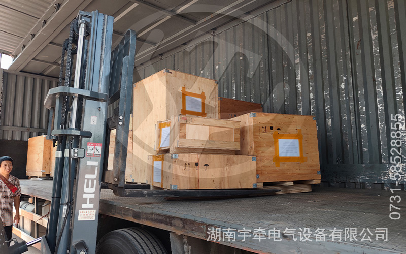 礦用湘潭電機(jī)車配件出口海外 4.jpg