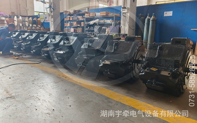 ZQ-21礦用直流牽引電機發貨 1.jpg