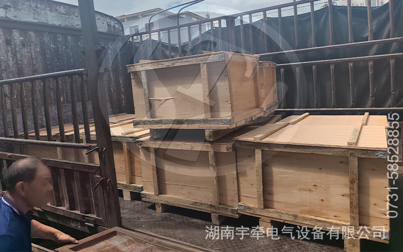 ZQ-21礦用直流牽引電機發貨 5.jpg